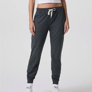 Vuori Dark Charcoal Heather Women's Joggers size small